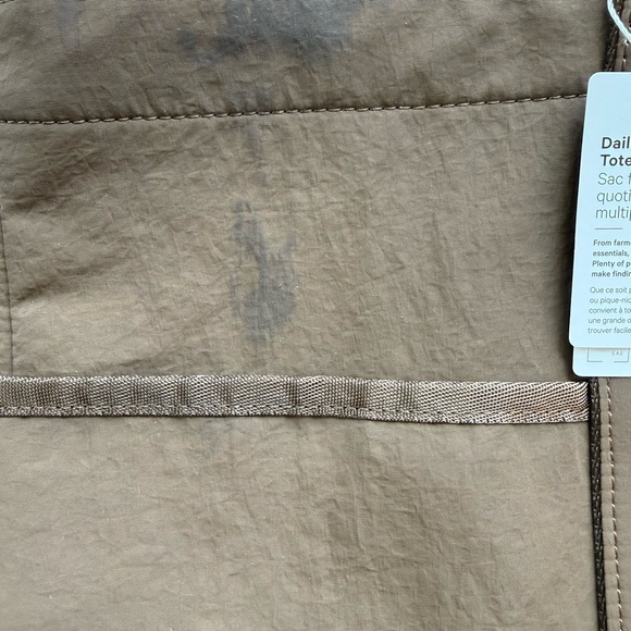 lululemon Daily Multi-Pocket Tote 20L- Brown - Picture 2 of 4